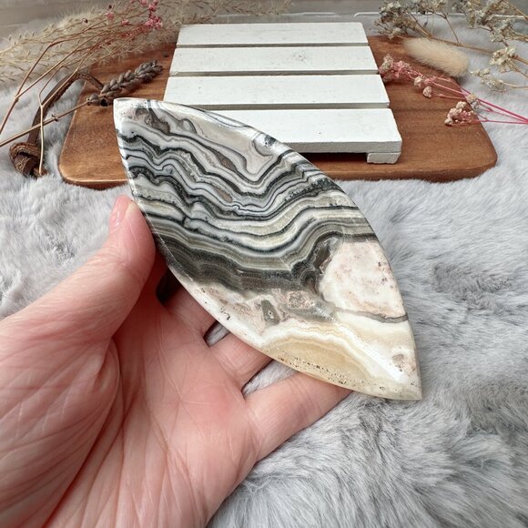 New Small Zebra Onyx Leaf Bowl/Dish - Picture 1 of 5